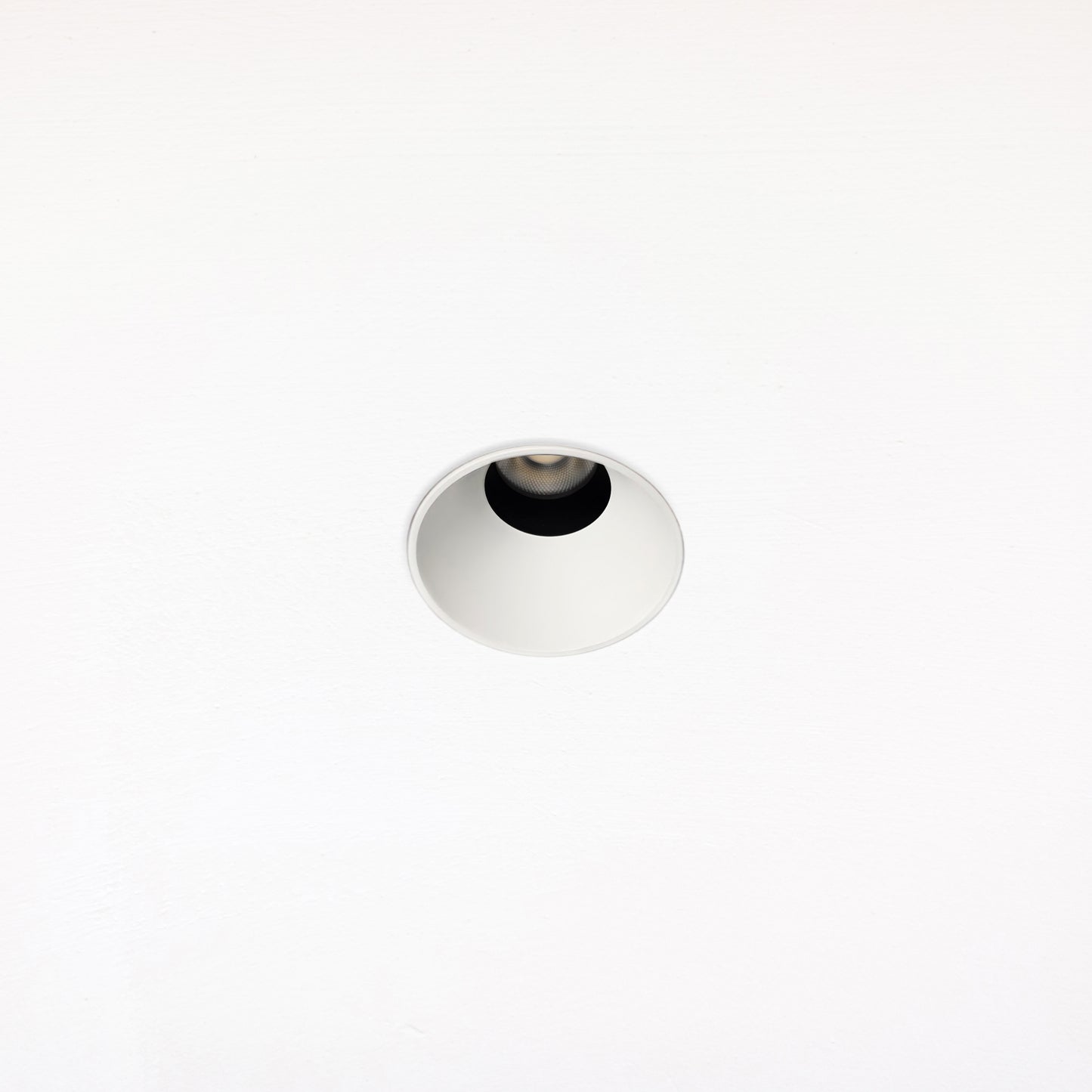 Trimless Recessed Downlight XUL XI - Medium 75mm